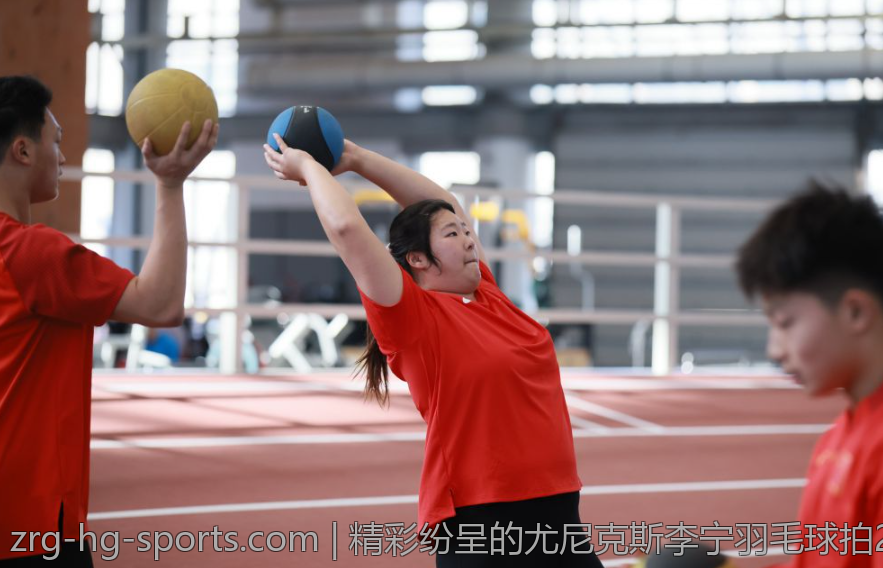 精彩纷呈的尤尼克斯李宁羽毛球拍2026新品引领潮流